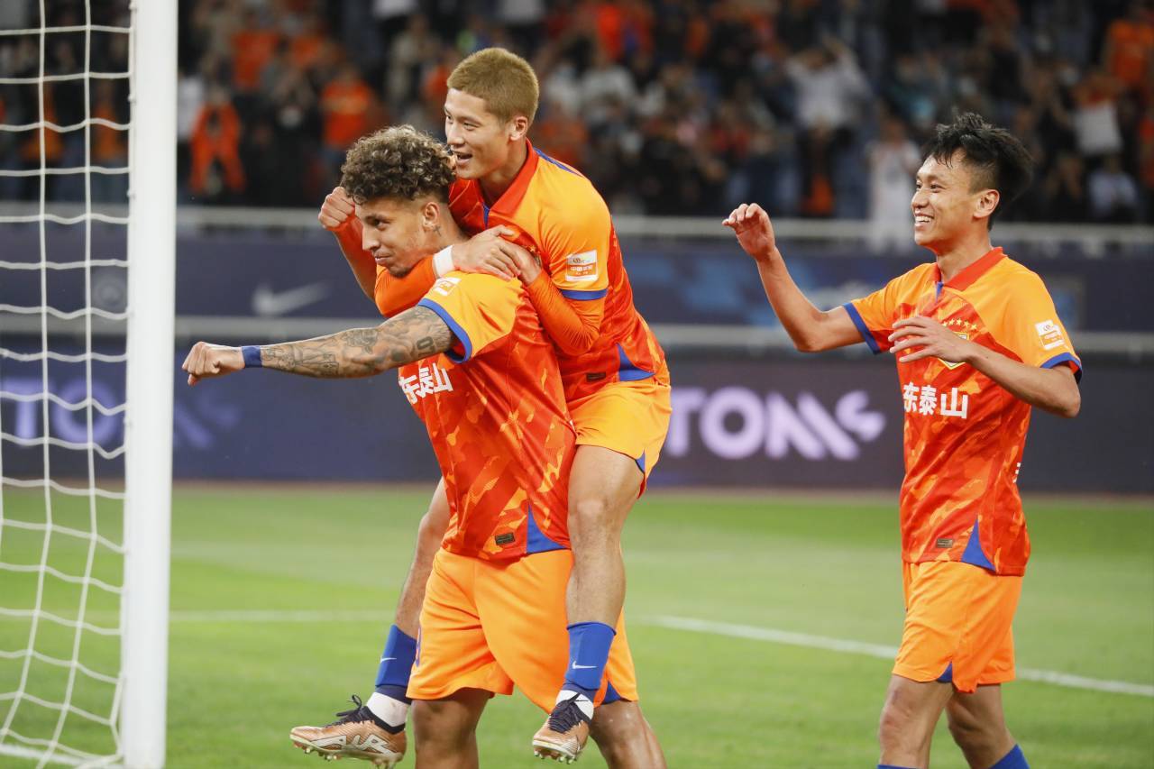 辽东暴熊队对阵粤西雪豹队，击剑常规赛火力全开，门将神扑救主——快速转换撕裂防线的简单介绍爱游体育官网