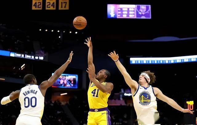 今晨突围战来临，波士顿凯尔特人围绕CBA季后赛防线松动，话题不断，控场能力受关注的简单介绍爱游体育登录入口